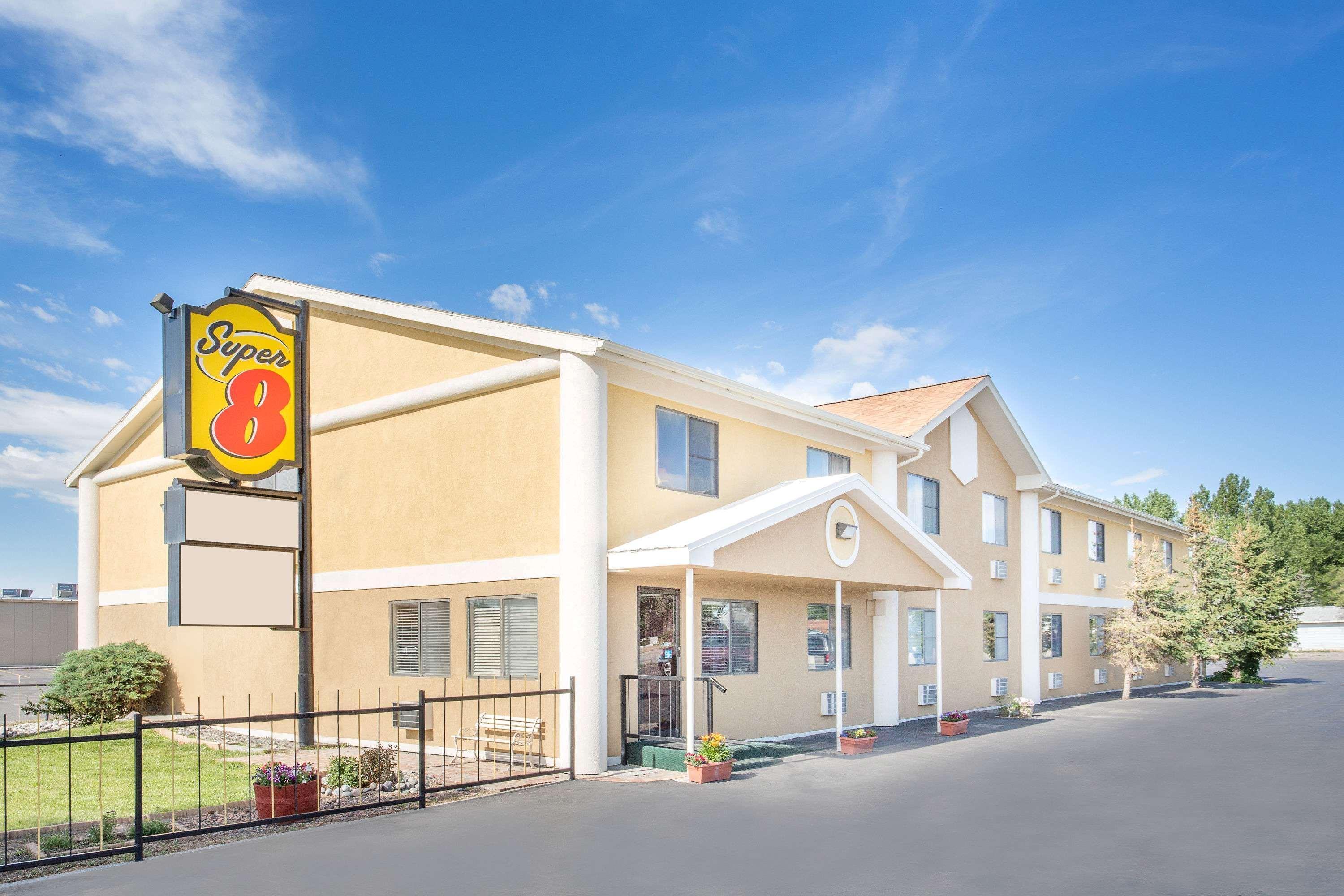 Super 8 By Wyndham Riverton Dış mekan fotoğraf
